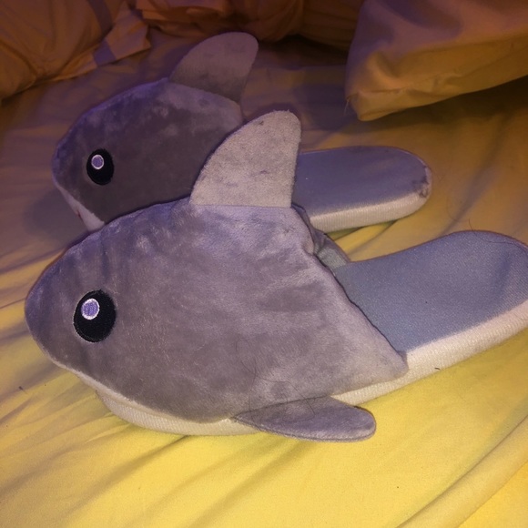 Shark slippers - Picture 3 of 5